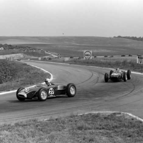 Ron Flockart et Jim sur leur Lotus 18 au GP de l'ACF sur le circuit de Reims Gueux
